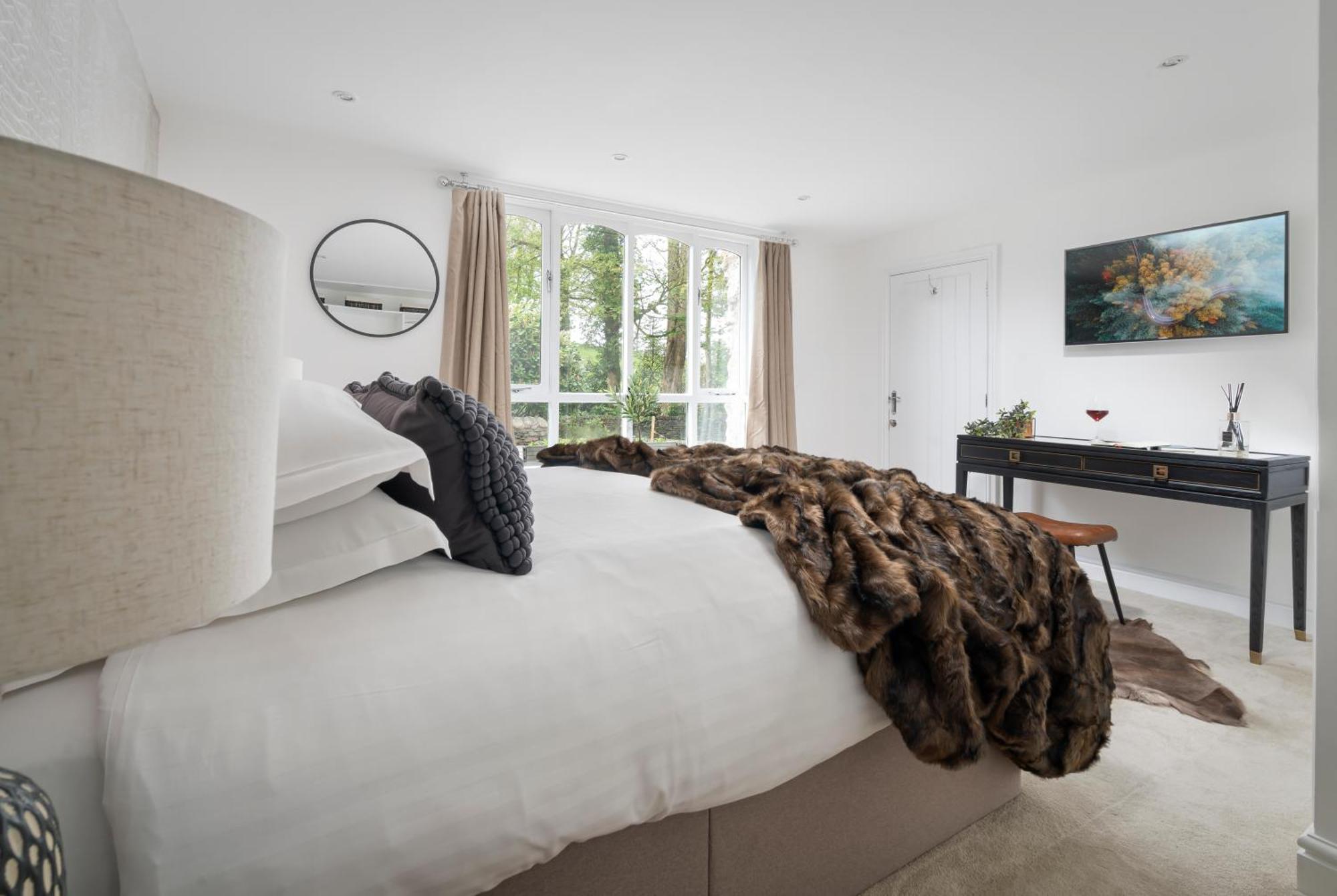 Aphrodites Group - Luxury Hot Tub Suites In Central Lake District! 보우네스온윈더미어 외부 사진