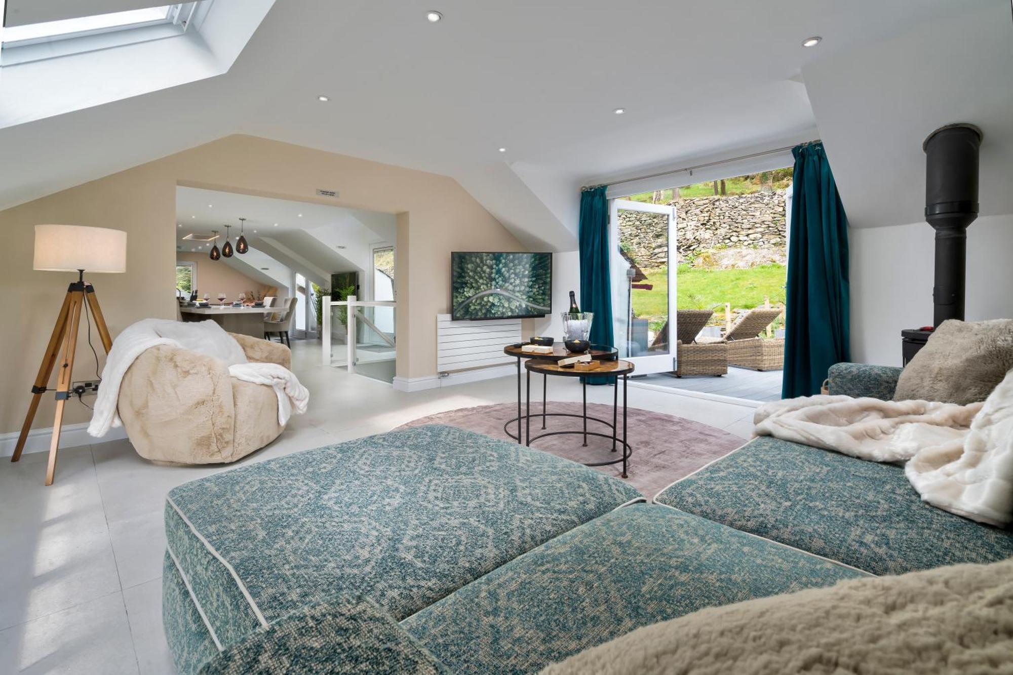 Aphrodites Group - Luxury Hot Tub Suites In Central Lake District! 보우네스온윈더미어 외부 사진