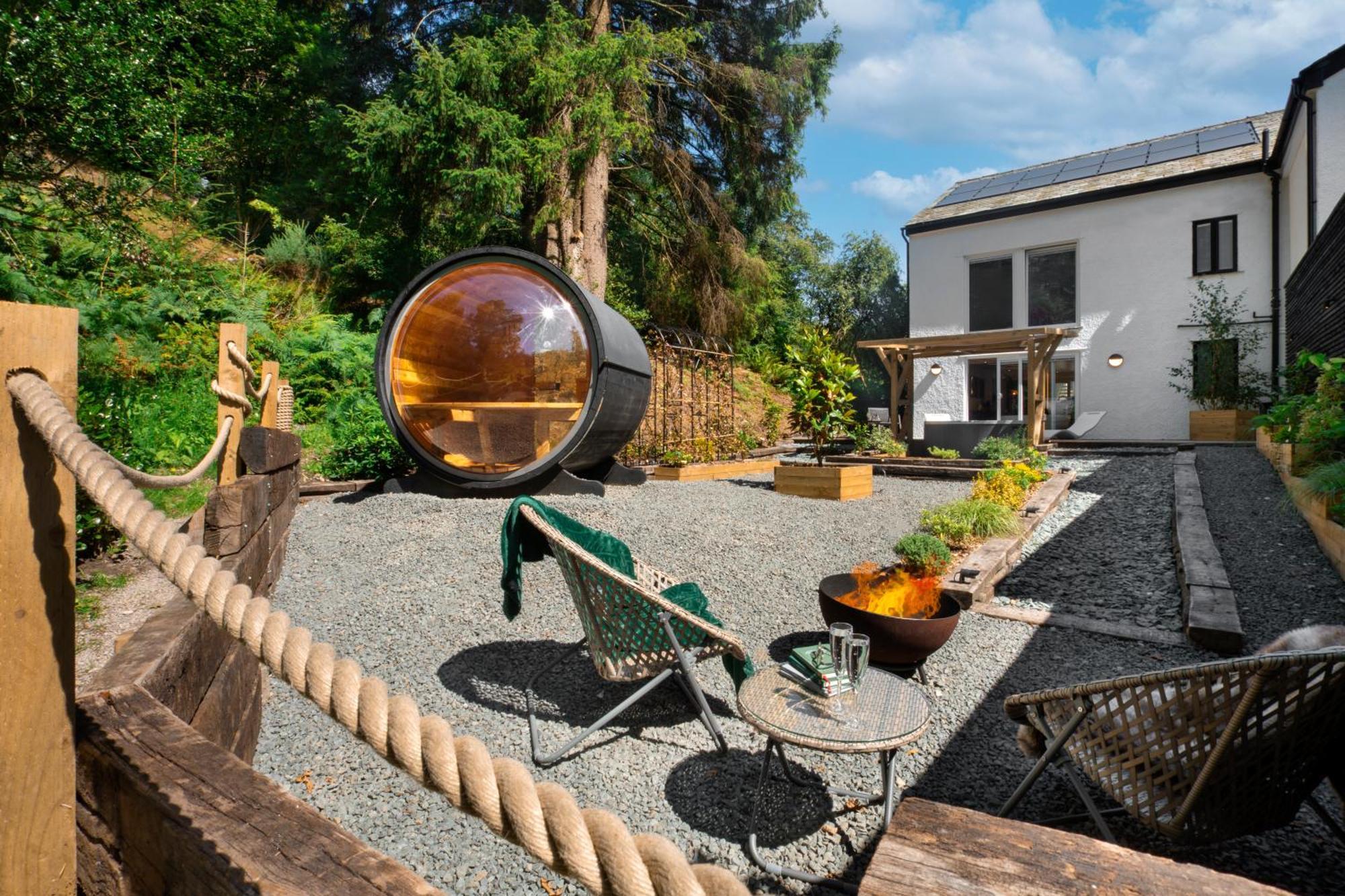 Aphrodites Group - Luxury Hot Tub Suites In Central Lake District! 보우네스온윈더미어 외부 사진