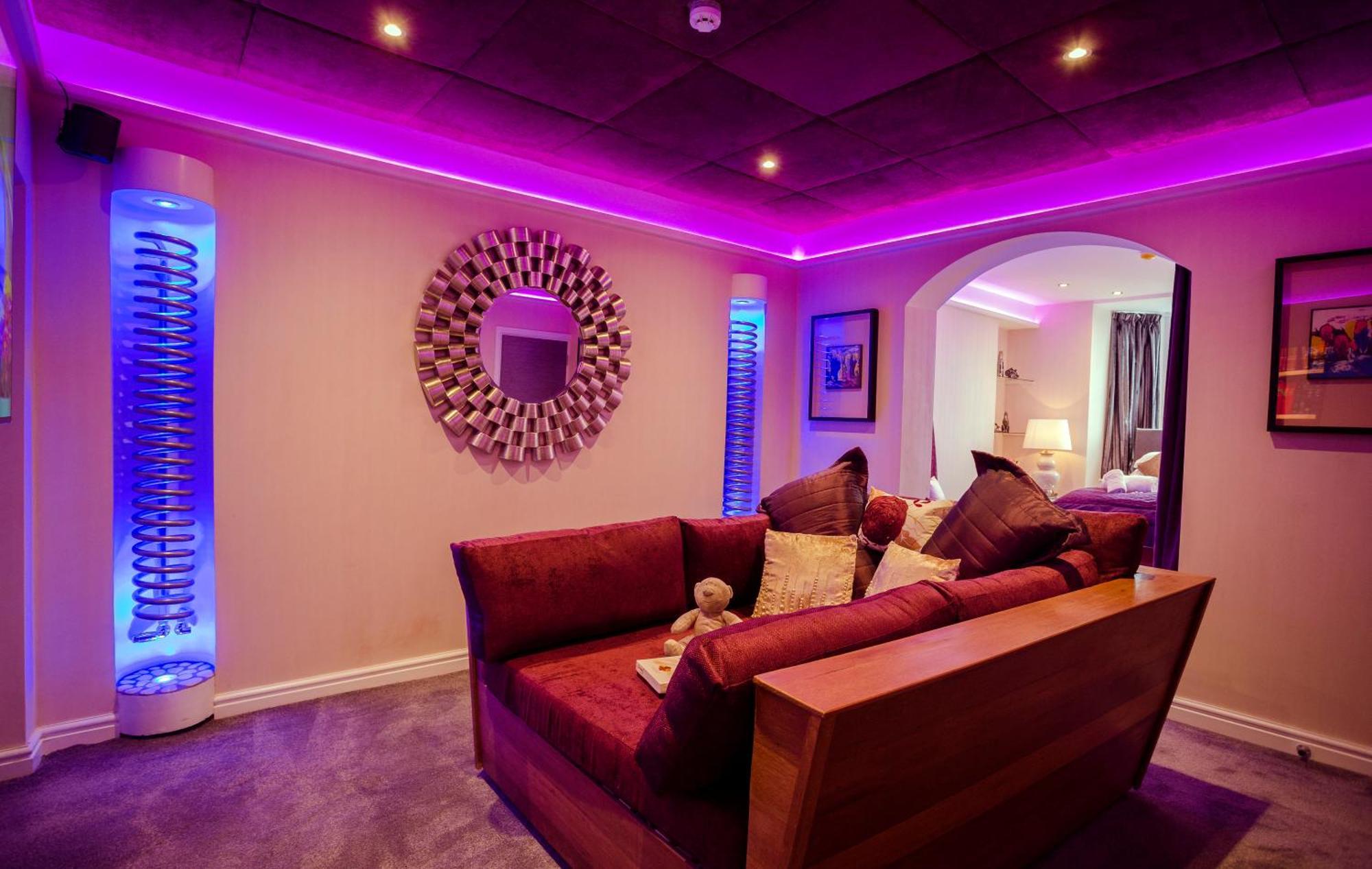 Aphrodites Group - Luxury Hot Tub Suites In Central Lake District! 보우네스온윈더미어 외부 사진